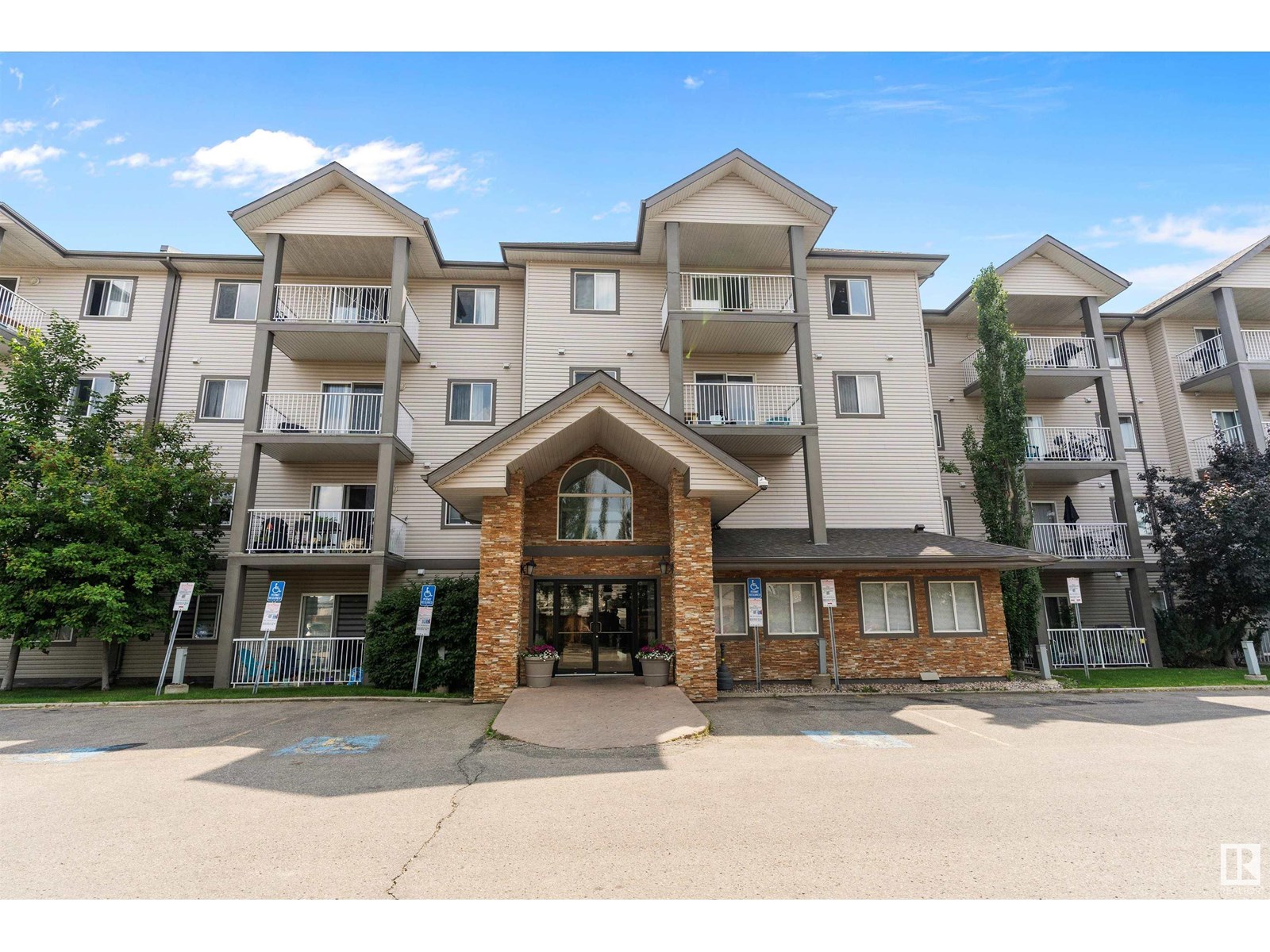 Photo 4 of 122 3425 19 St Nw, Edmonton AB