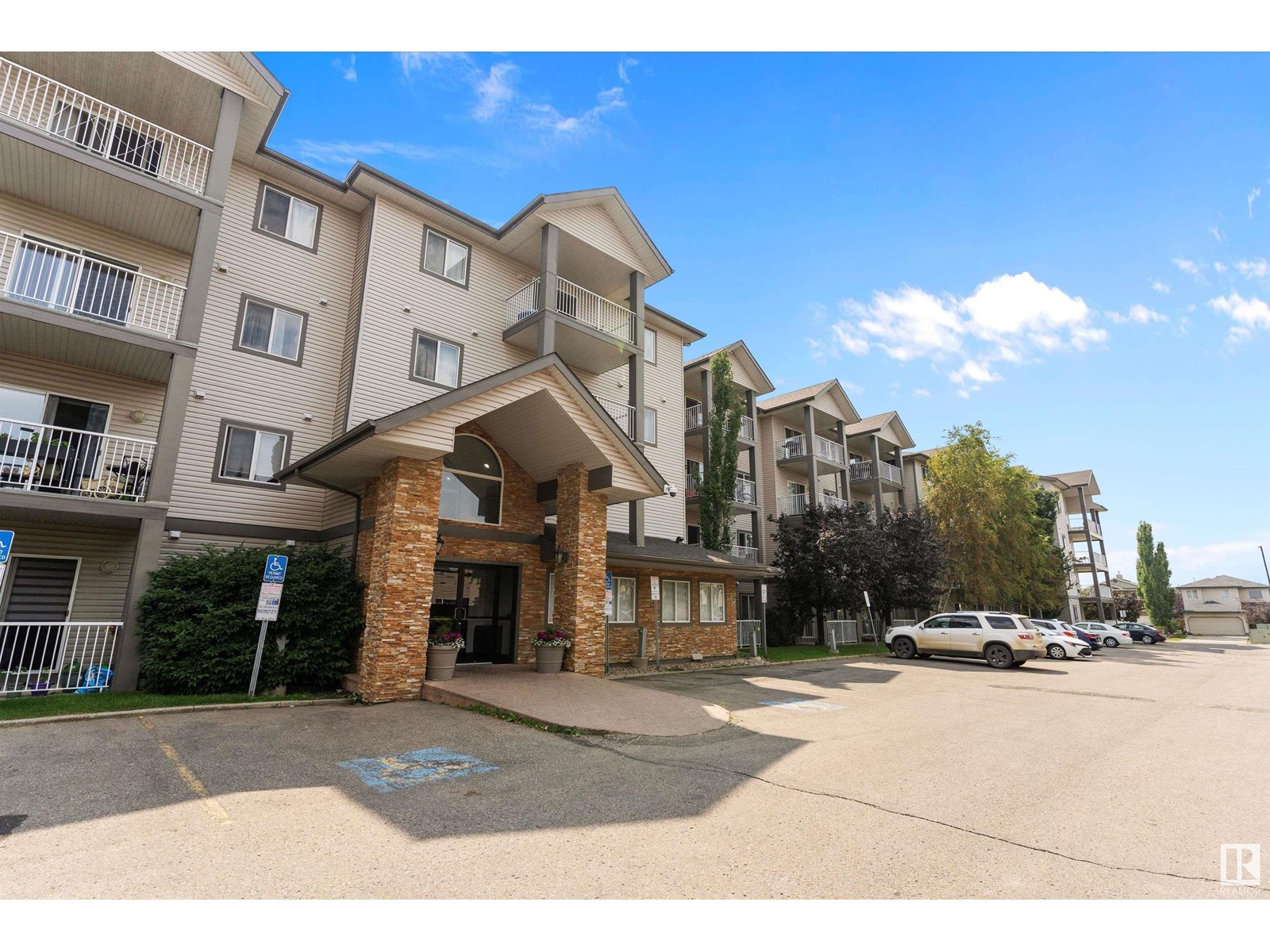 Photo 5 of 122 3425 19 St Nw, Edmonton AB