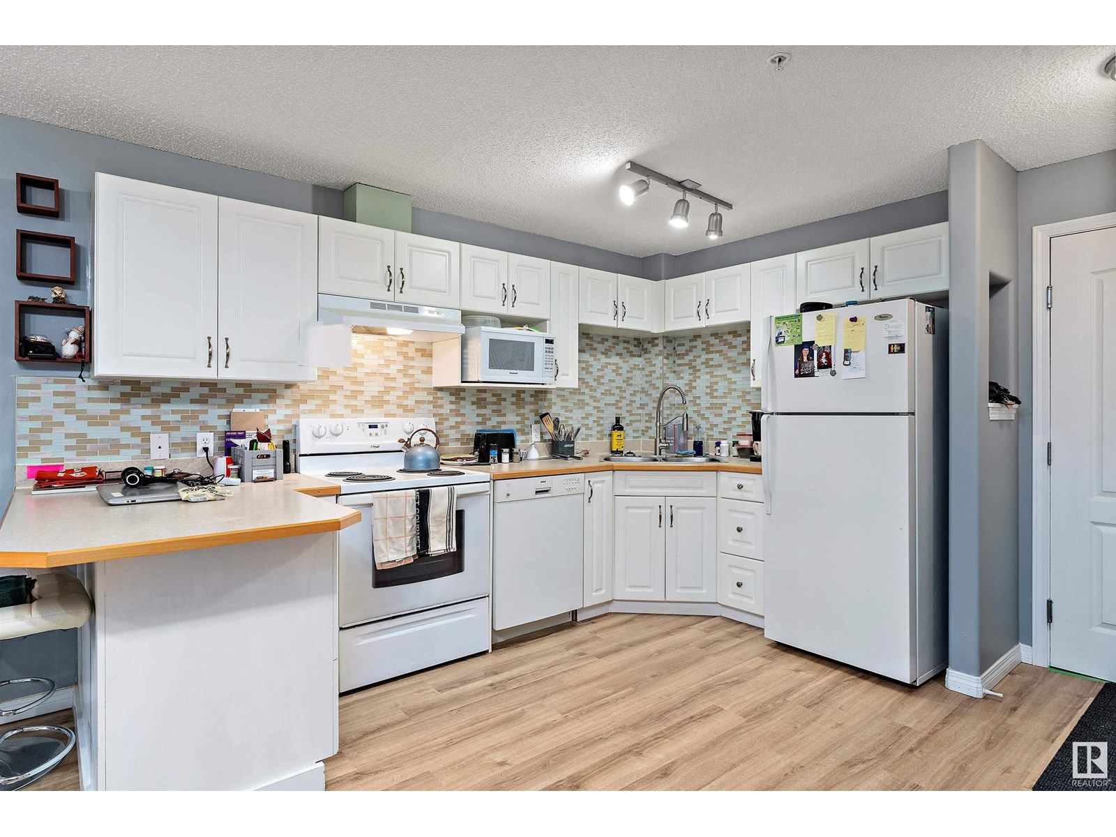 Photo 8 of 122 3425 19 St Nw, Edmonton AB