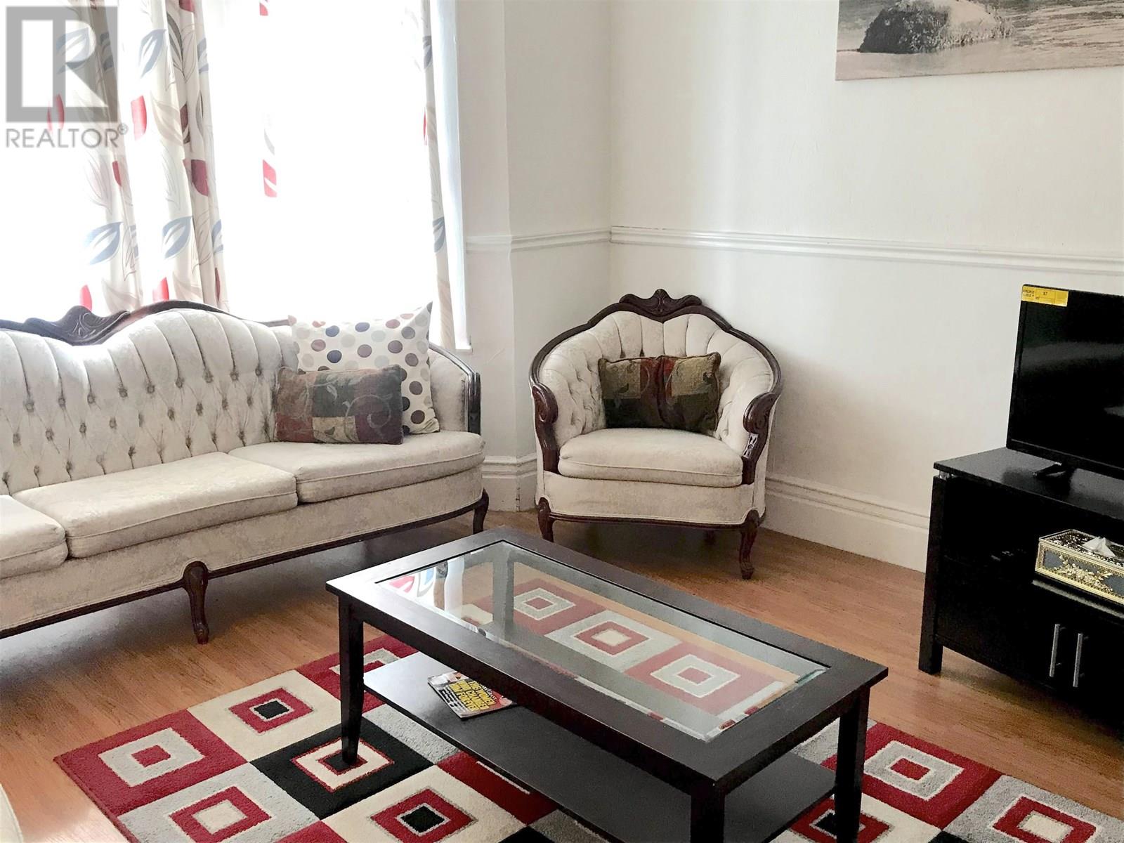 Photo 3 of 1111 Fifth Avenue, New Westminster BC