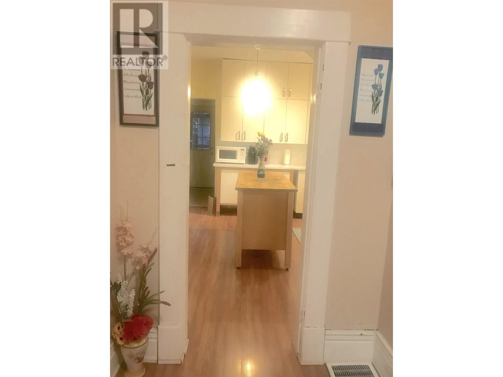 Photo 6 of 1111 Fifth Avenue, New Westminster BC