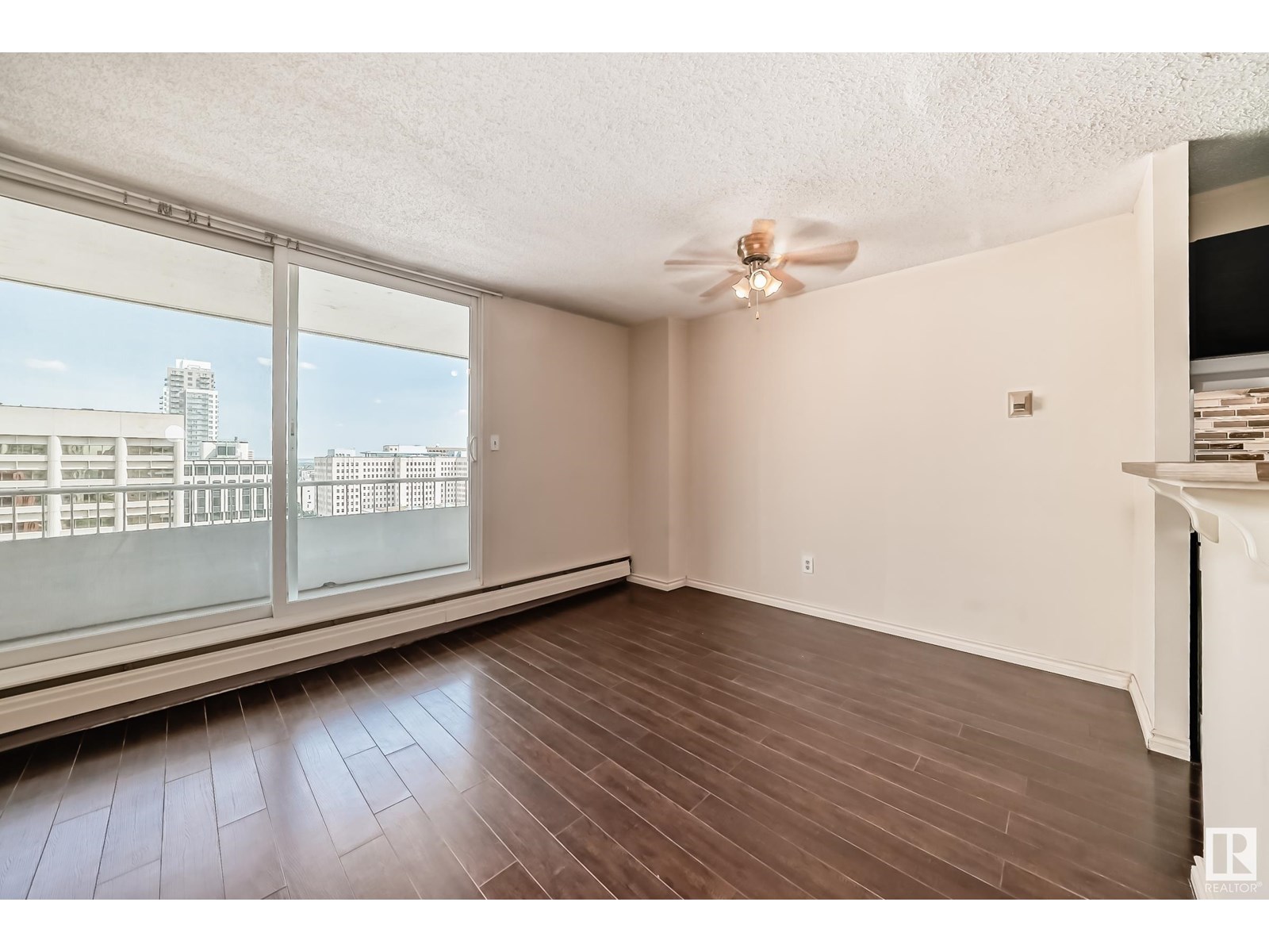 Photo 10 of 1601 9909 110 St Nw Nw, Edmonton AB