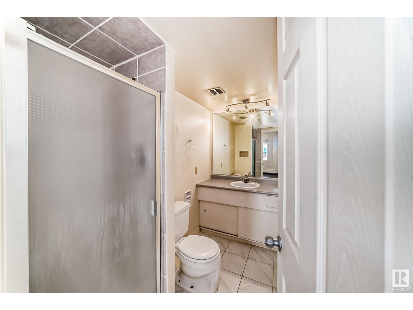 Photo 21 of 1601 9909 110 St Nw Nw, Edmonton AB