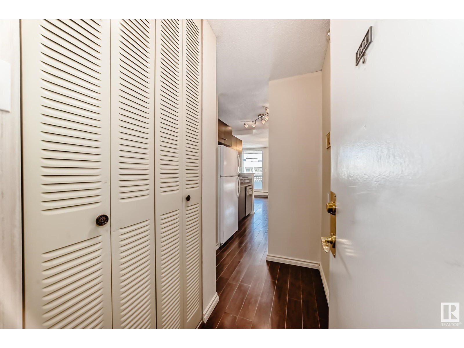 Photo 5 of 1601 9909 110 St Nw Nw, Edmonton AB