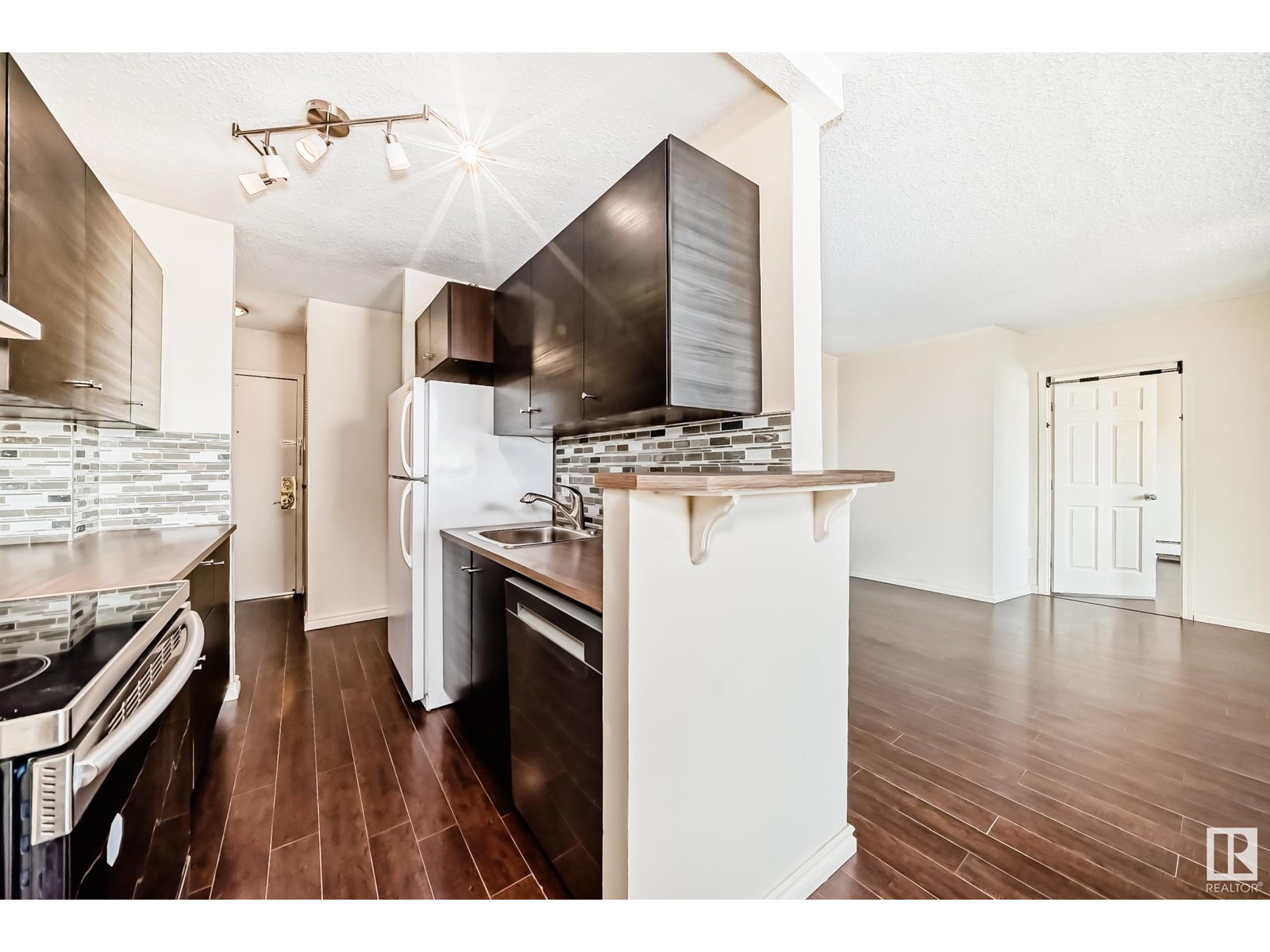 Photo 6 of 1601 9909 110 St Nw Nw, Edmonton AB