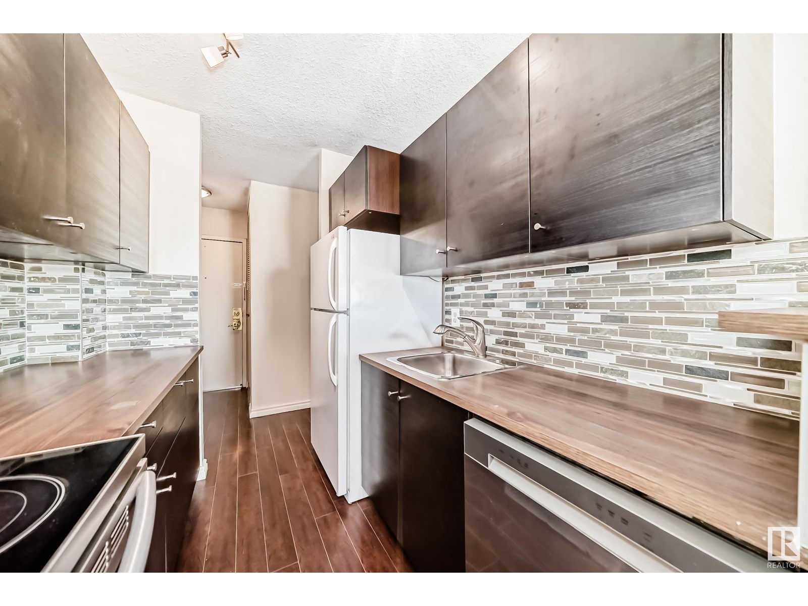 Photo 7 of 1601 9909 110 St Nw Nw, Edmonton AB
