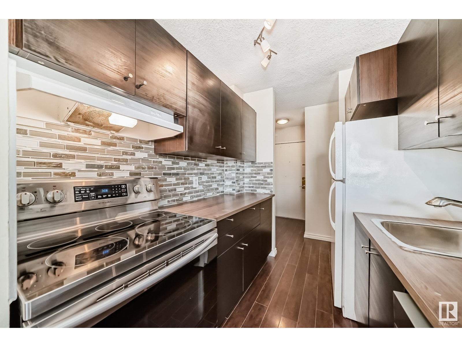 Photo 8 of 1601 9909 110 St Nw Nw, Edmonton AB