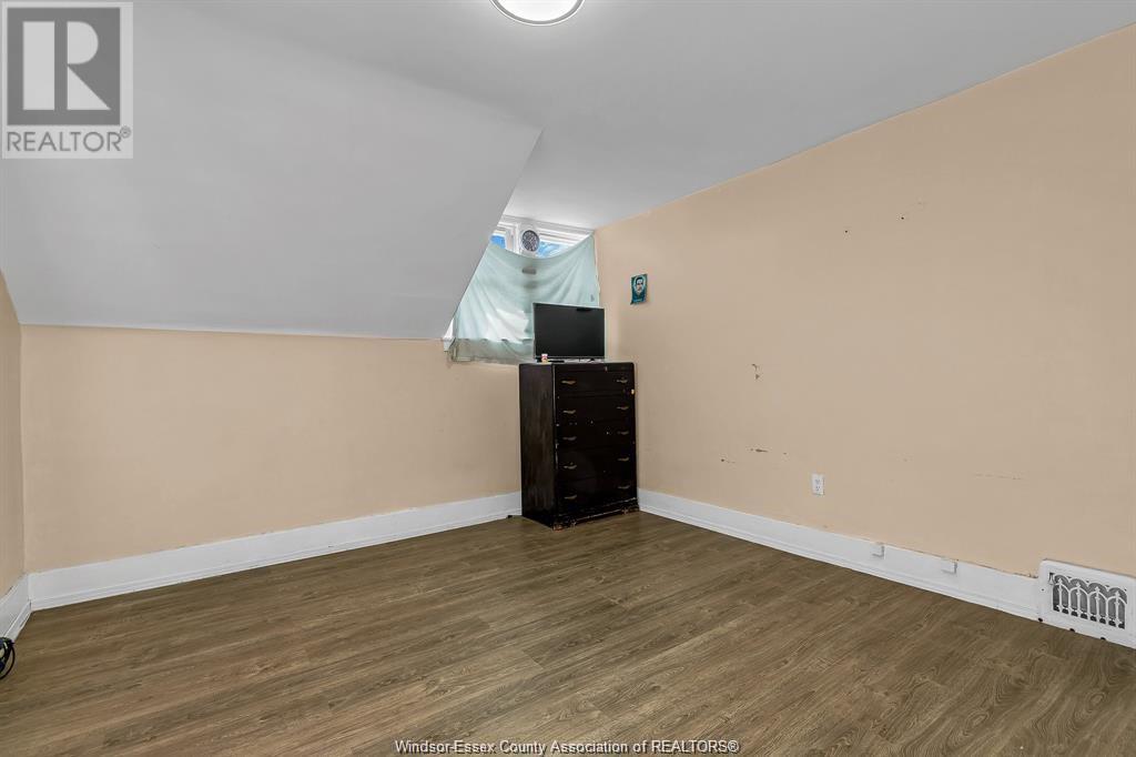 Photo 9 of 1024 Windsor Avenue, Windsor ON