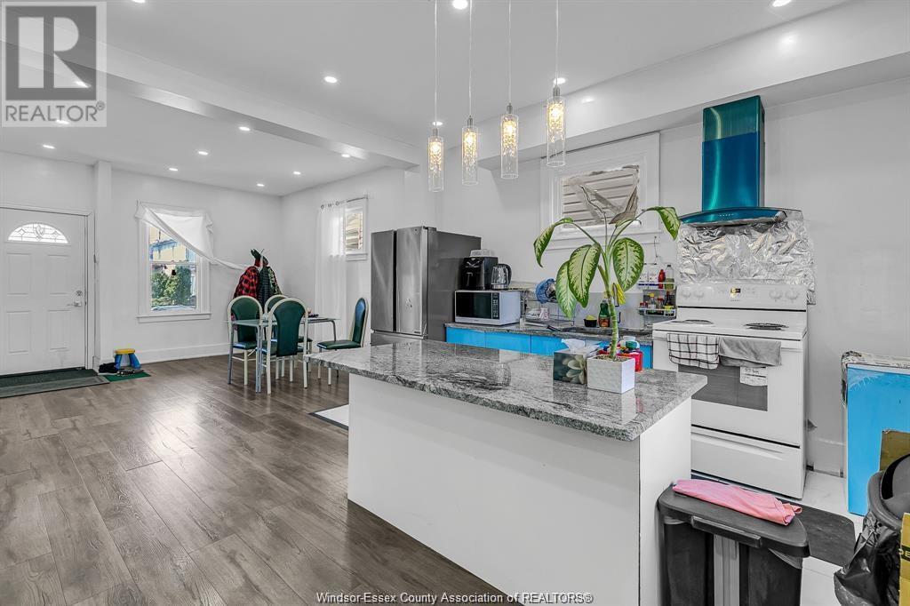 Photo 5 of 1024 Windsor Avenue, Windsor ON
