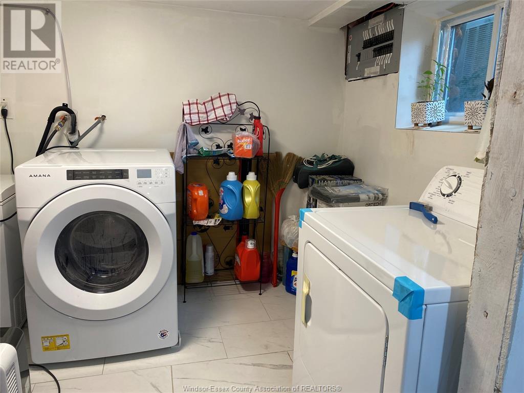 Photo 15 of 1024 Windsor Avenue, Windsor ON