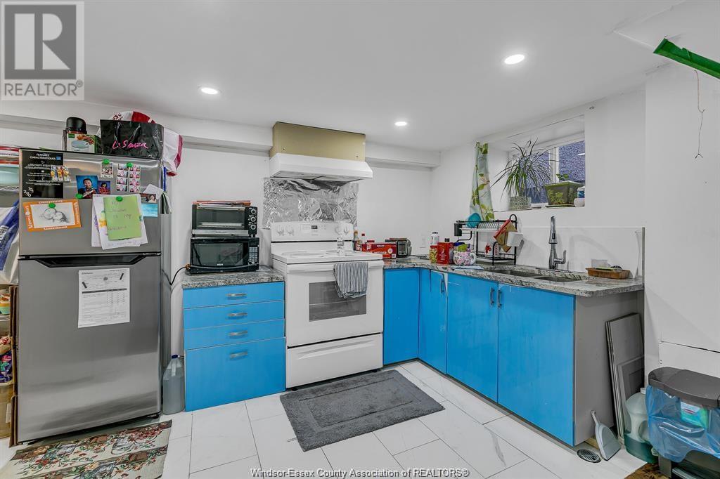 Photo 13 of 1024 Windsor Avenue, Windsor ON