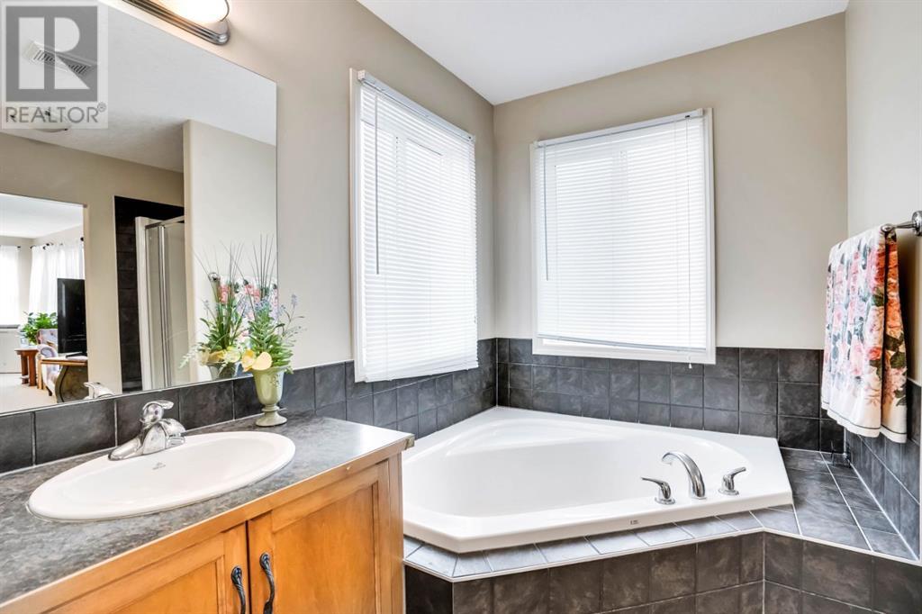 Single Family House for Sale in  Elmont Mews SW Springbank Hill Calgary 