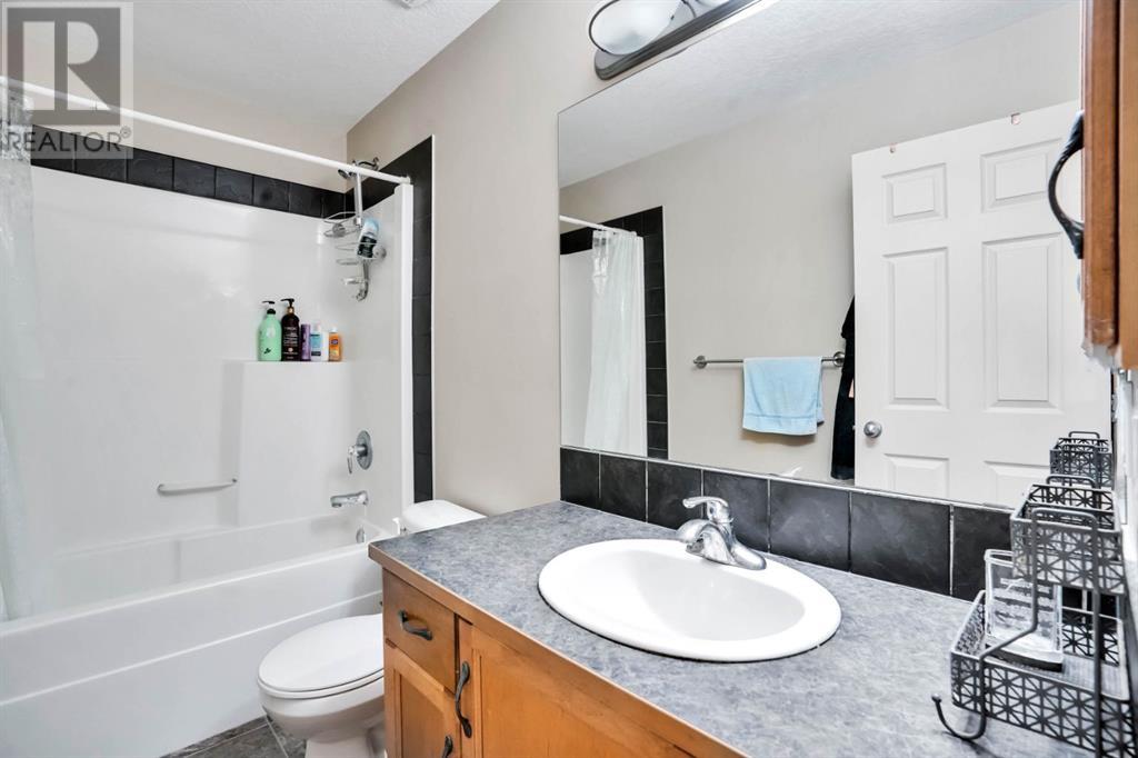 Single Family House for Sale in  Elmont Mews SW Springbank Hill Calgary 