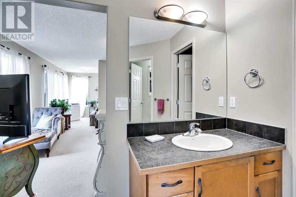 Single Family House for Sale in  Elmont Mews SW Springbank Hill Calgary 