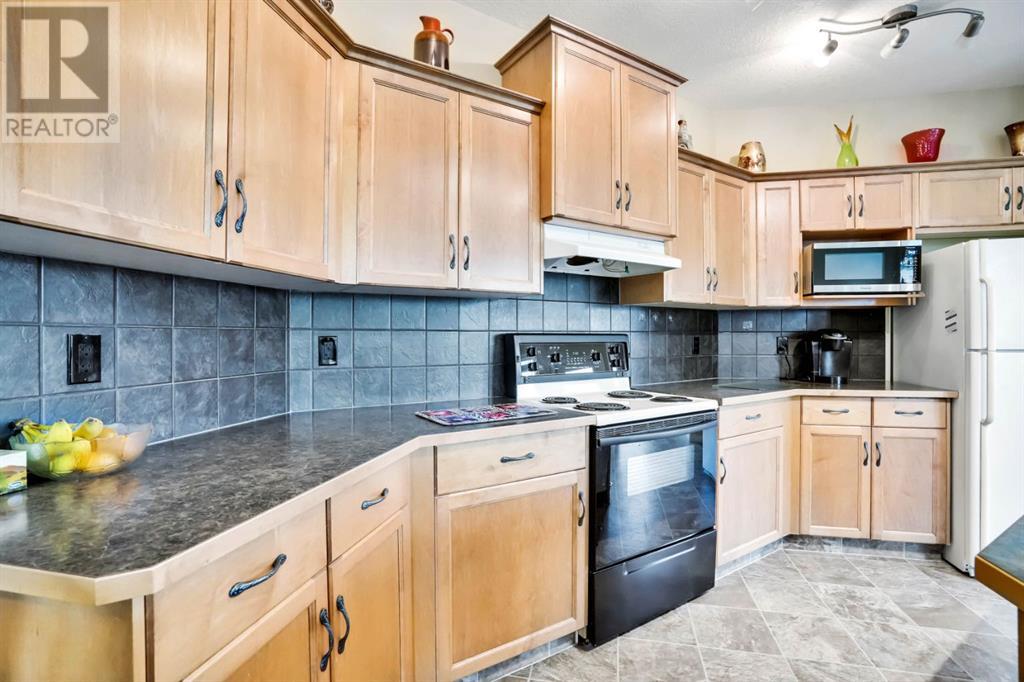 Single Family House for Sale in  Elmont Mews SW Springbank Hill Calgary 