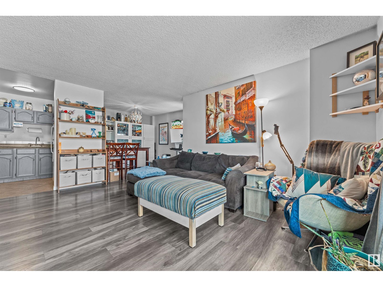 Photo 10 of 901 10145 109 St Nw, Edmonton AB