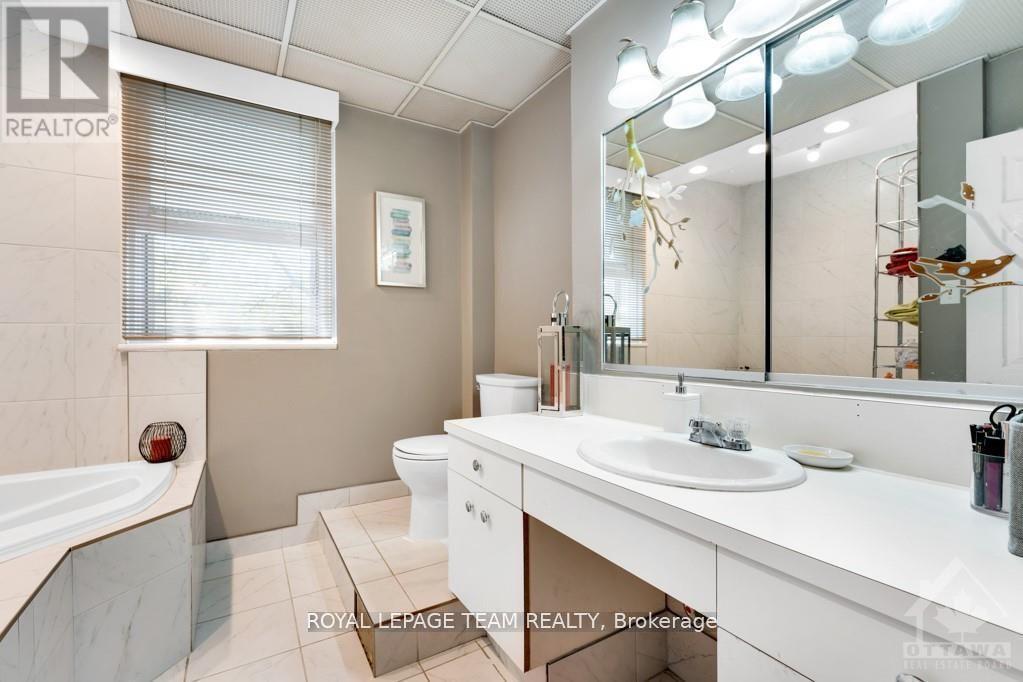 Photo 14 of 228 Augusta Street, Ottawa ON