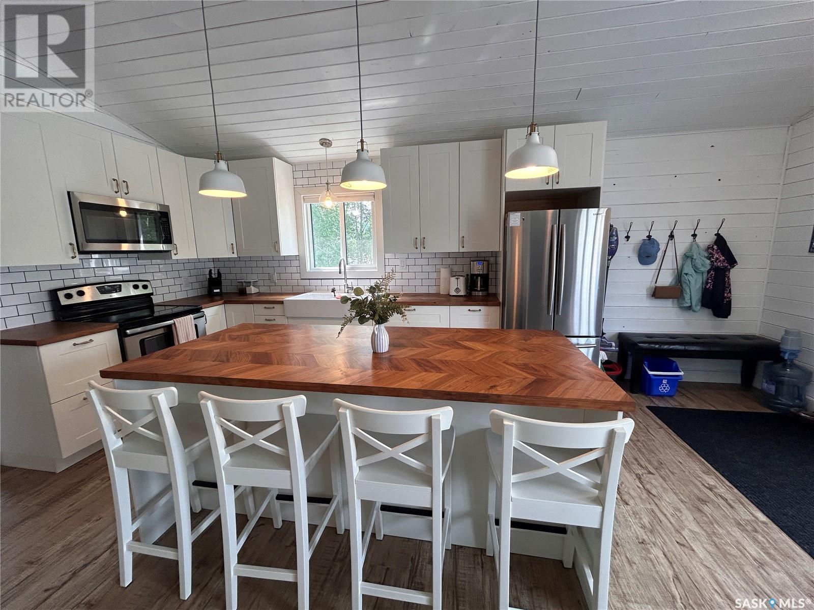 Photo 3 of 16 Ken Crescent, Candle Lake SK