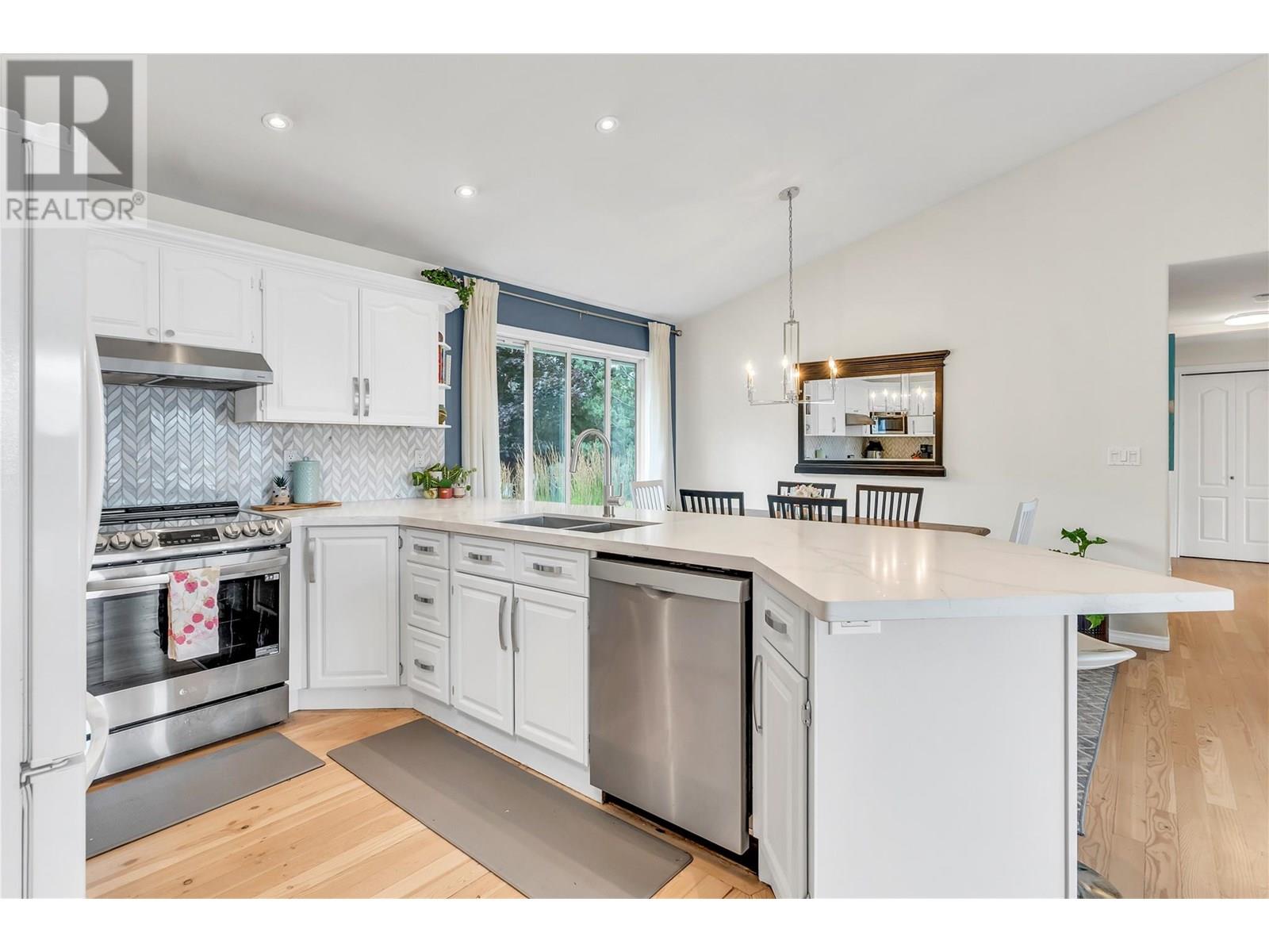 12018 Trayler Place, Summerland