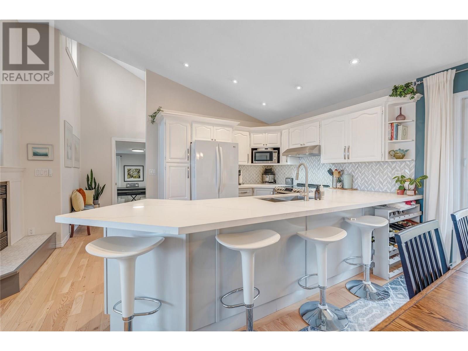 12018 Trayler Place, Summerland