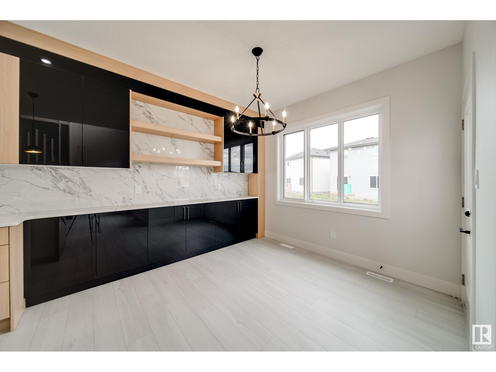 Photo 11 of 8811 183 Av Nw, Edmonton AB