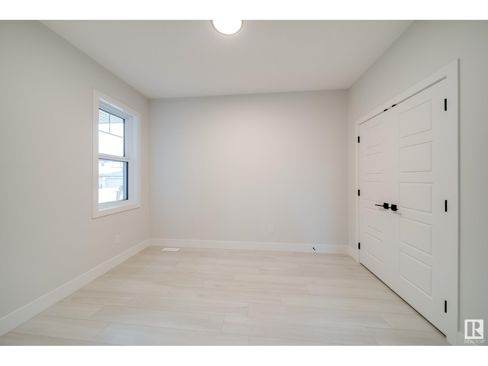 Photo 19 of 8811 183 Av Nw, Edmonton AB