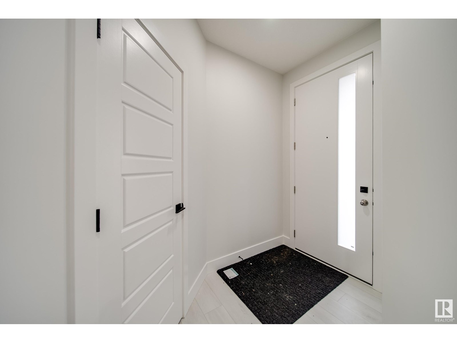 Photo 2 of 8811 183 Av Nw, Edmonton AB