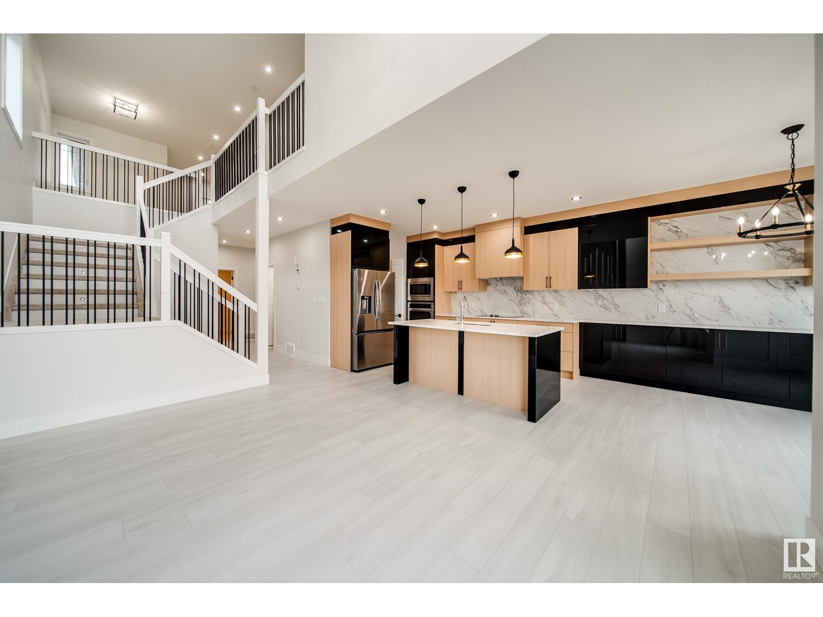 Photo 10 of 8811 183 Av Nw, Edmonton AB