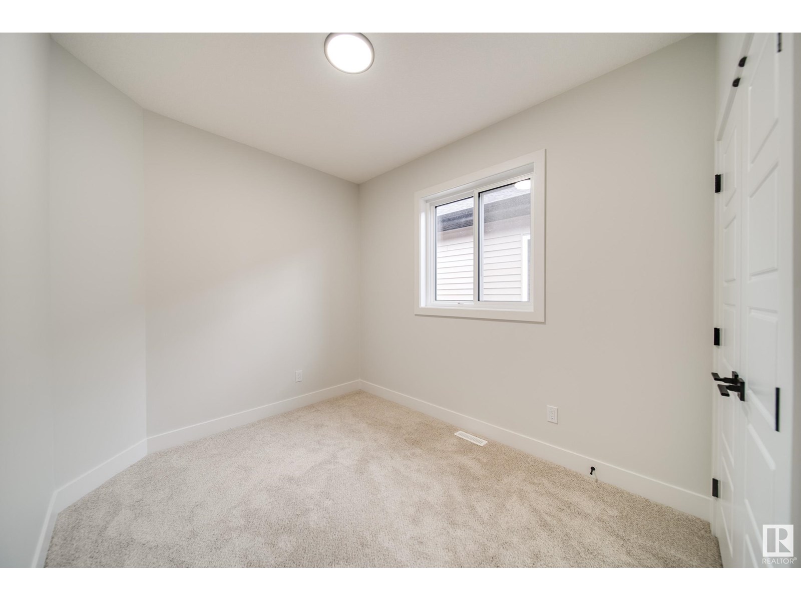 Photo 34 of 8811 183 Av Nw, Edmonton AB