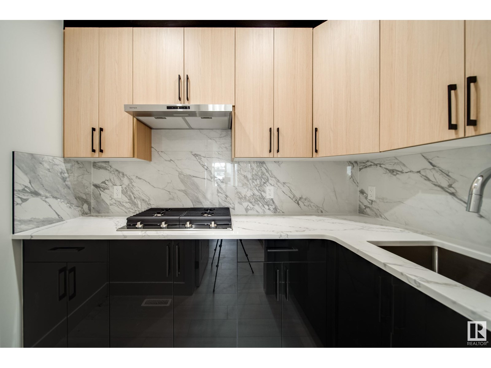 Photo 14 of 8811 183 Av Nw, Edmonton AB