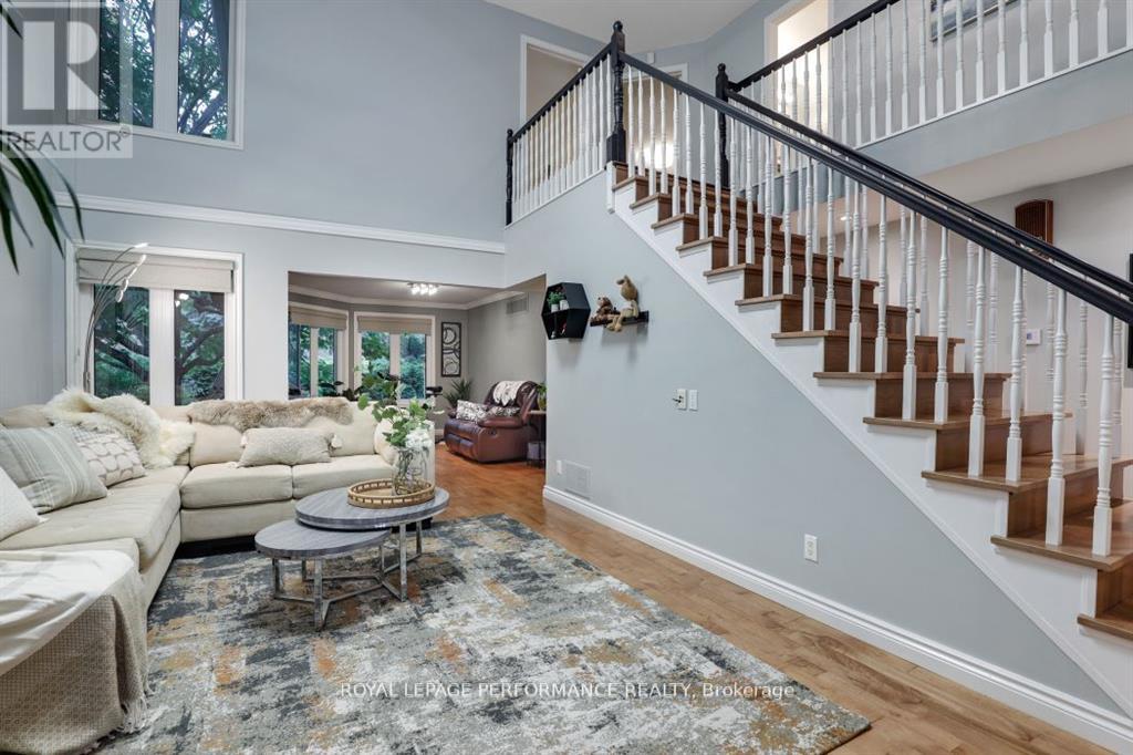 Photo 10 of 61 Wycliffe Street, Ottawa ON