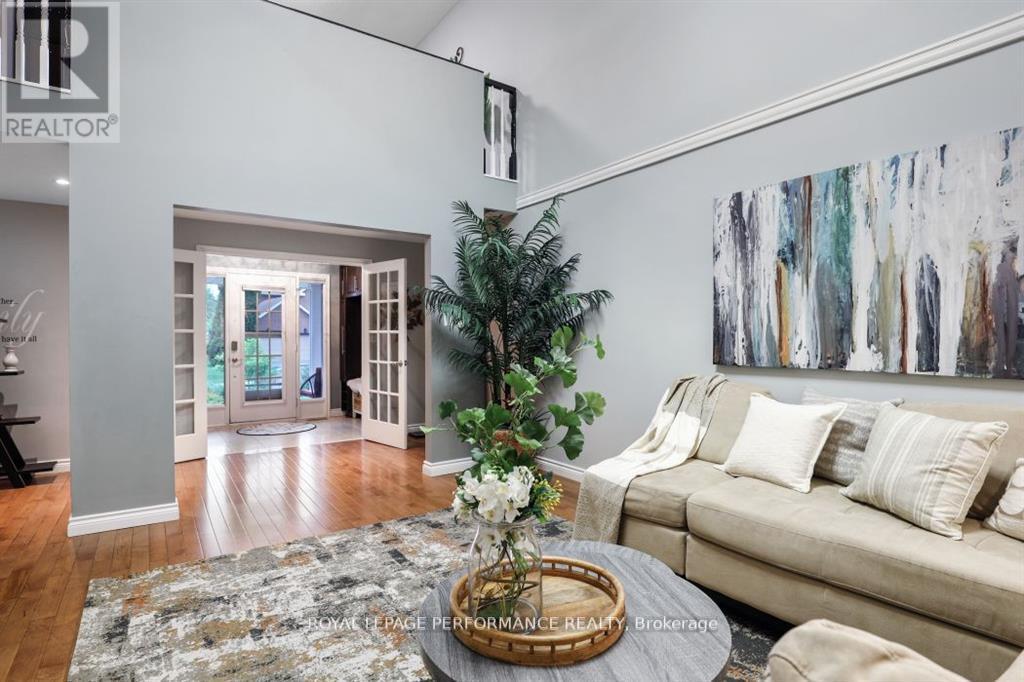 Photo 13 of 61 Wycliffe Street, Ottawa ON
