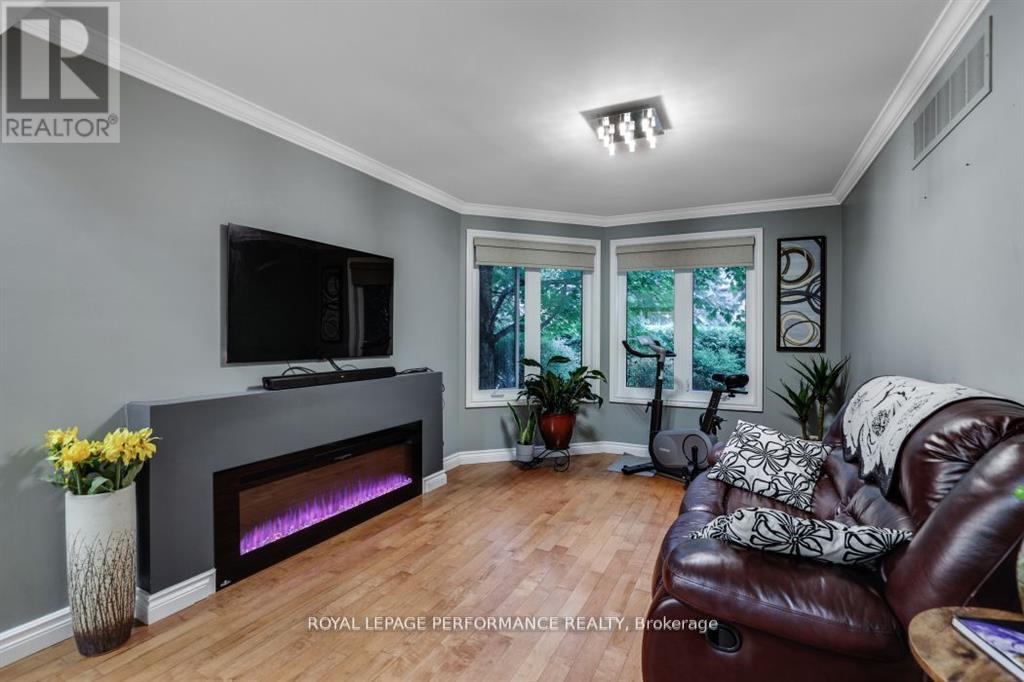 Photo 14 of 61 Wycliffe Street, Ottawa ON
