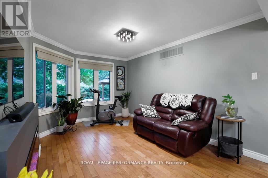 Photo 15 of 61 Wycliffe Street, Ottawa ON