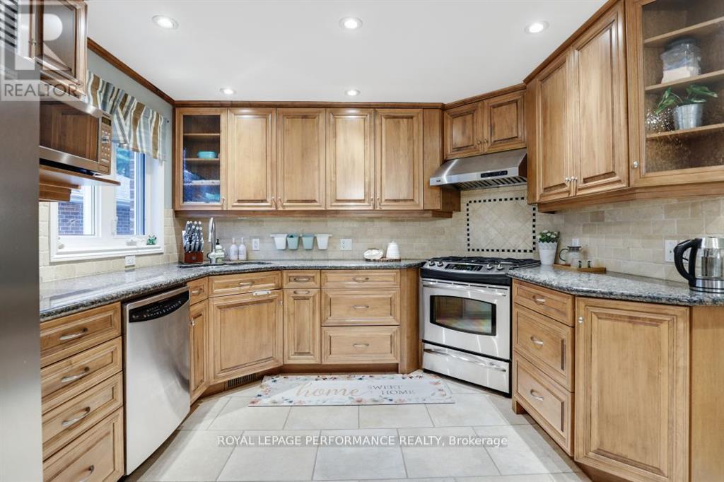 Photo 18 of 61 Wycliffe Street, Ottawa ON