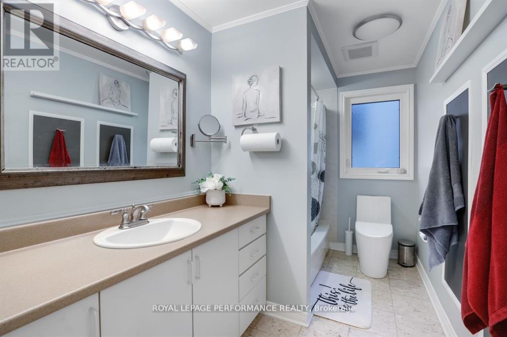 Photo 35 of 61 Wycliffe Street, Ottawa ON