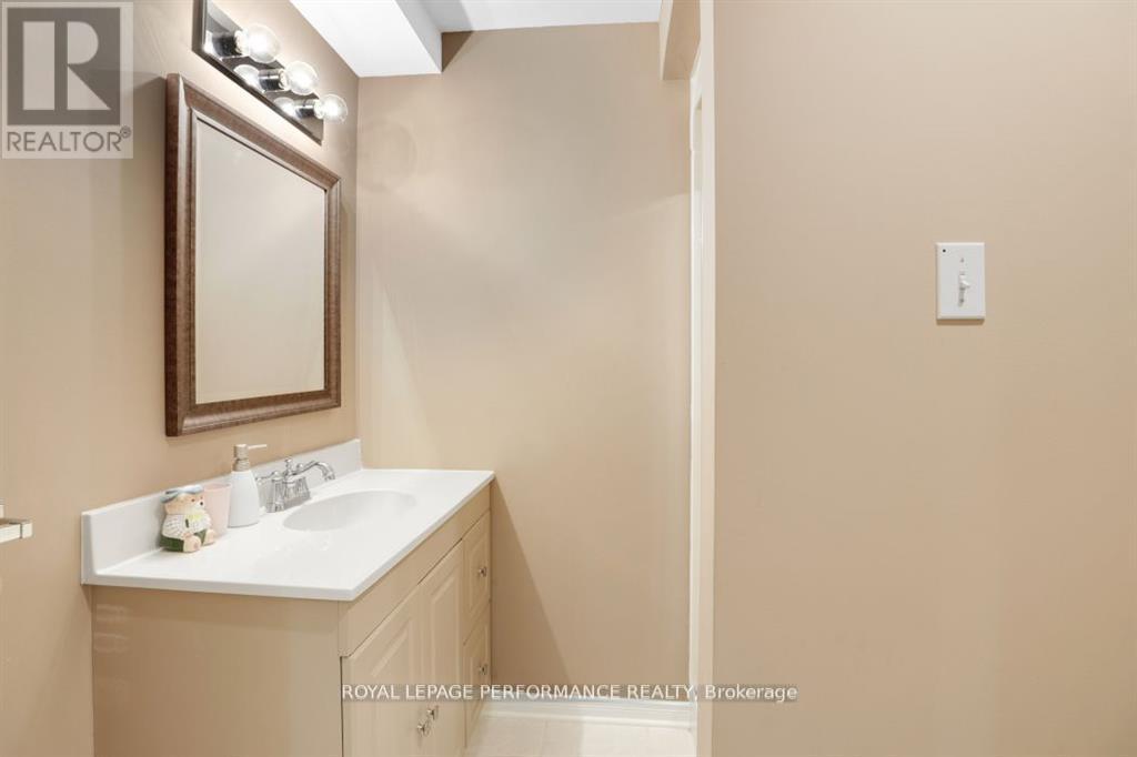 Photo 40 of 61 Wycliffe Street, Ottawa ON