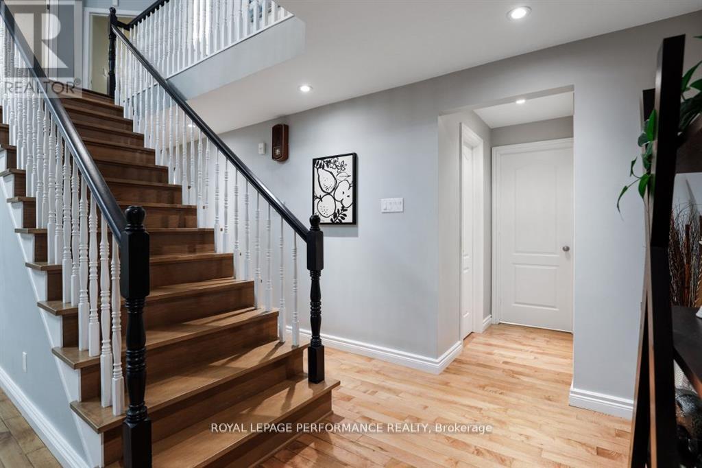 Photo 9 of 61 Wycliffe Street, Ottawa ON