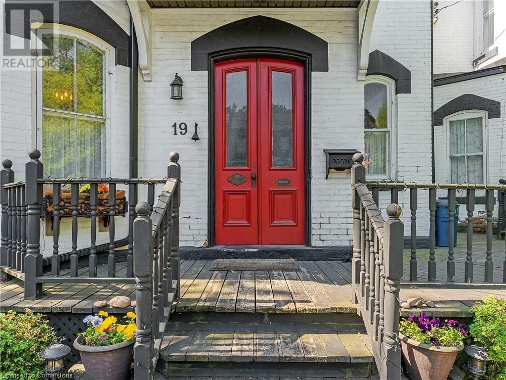 Photo 4 of 19 Canada Street, Hamilton ON