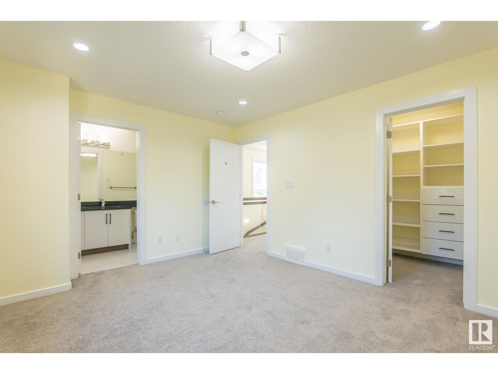 Photo 13 of 10576 62 Av Nw Nw, Edmonton AB