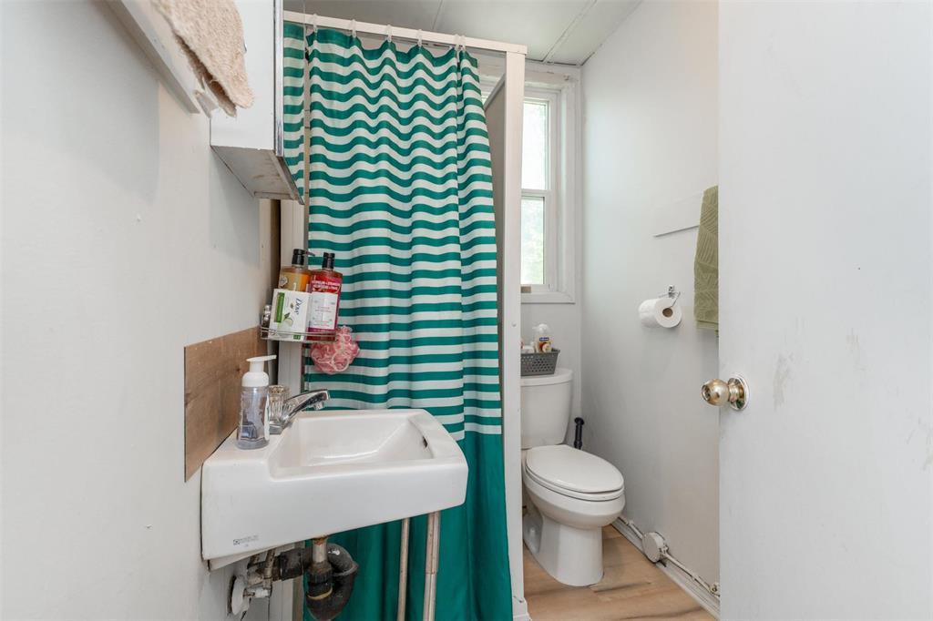 Photo 11 of 250 Talbot Avenue, Winnipeg MB