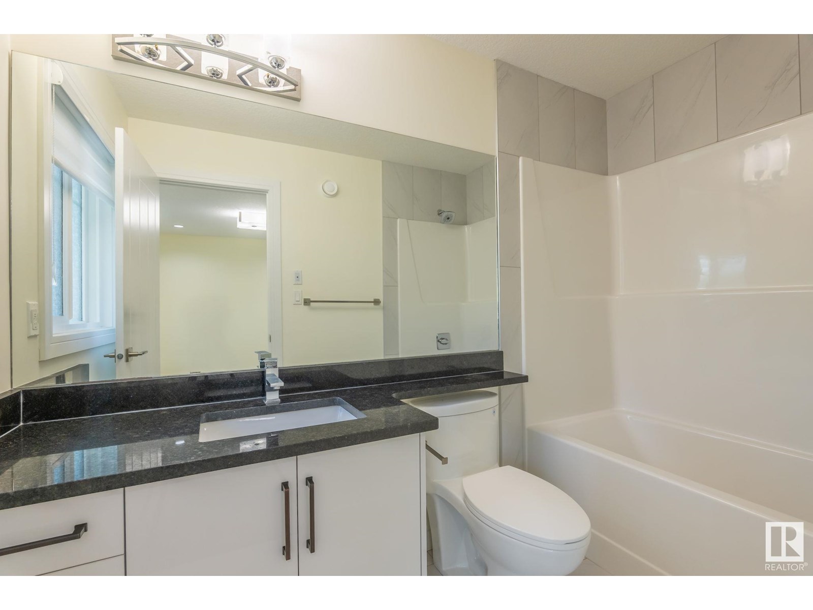 Photo 15 of 10576 62 Av Nw Nw, Edmonton AB