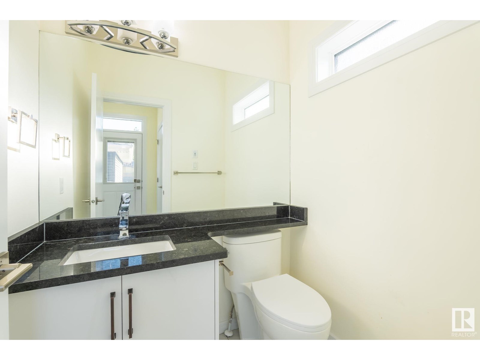Photo 10 of 10576 62 Av Nw Nw, Edmonton AB