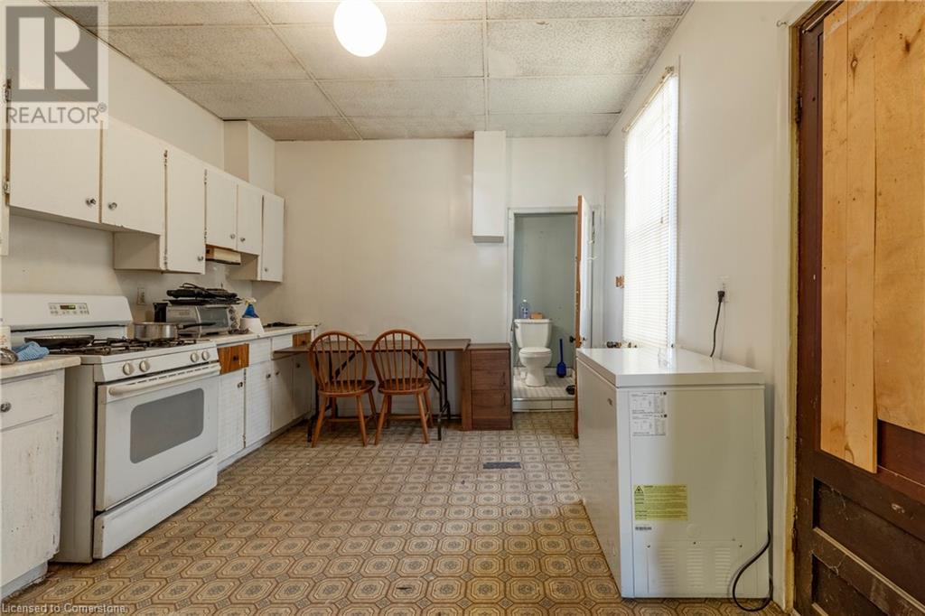 Photo 4 of 227 Wellington Street N, Hamilton ON