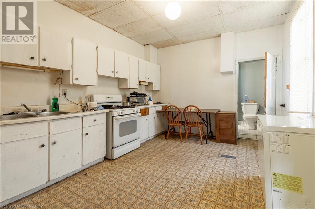Photo 19 of 227 Wellington Street N, Hamilton ON
