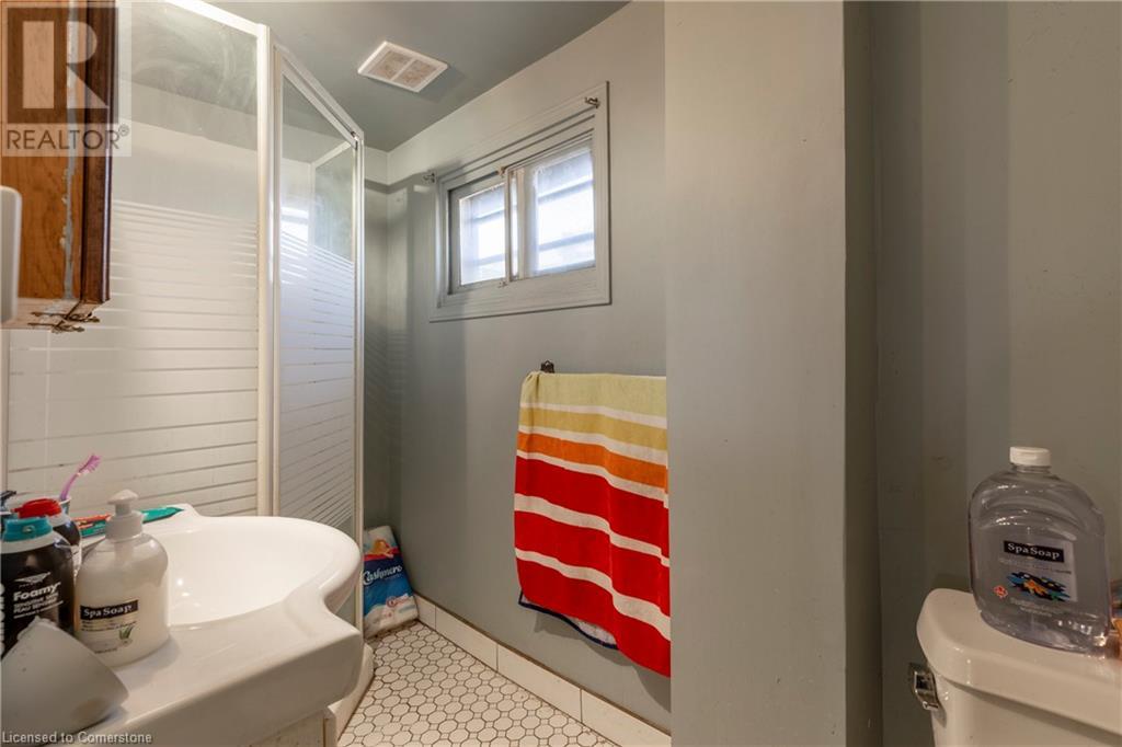 Photo 23 of 227 Wellington Street N, Hamilton ON