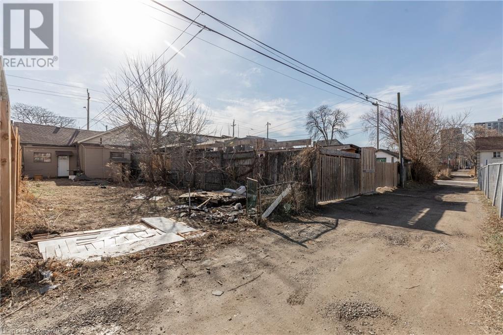 Photo 32 of 227 Wellington Street N, Hamilton ON