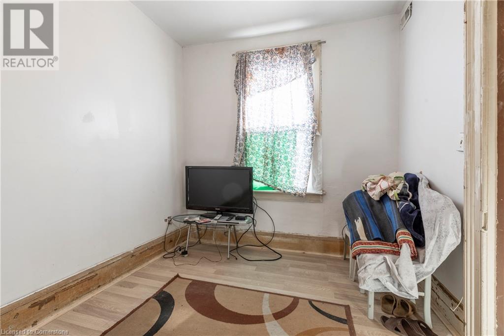 Photo 5 of 227 Wellington Street N, Hamilton ON
