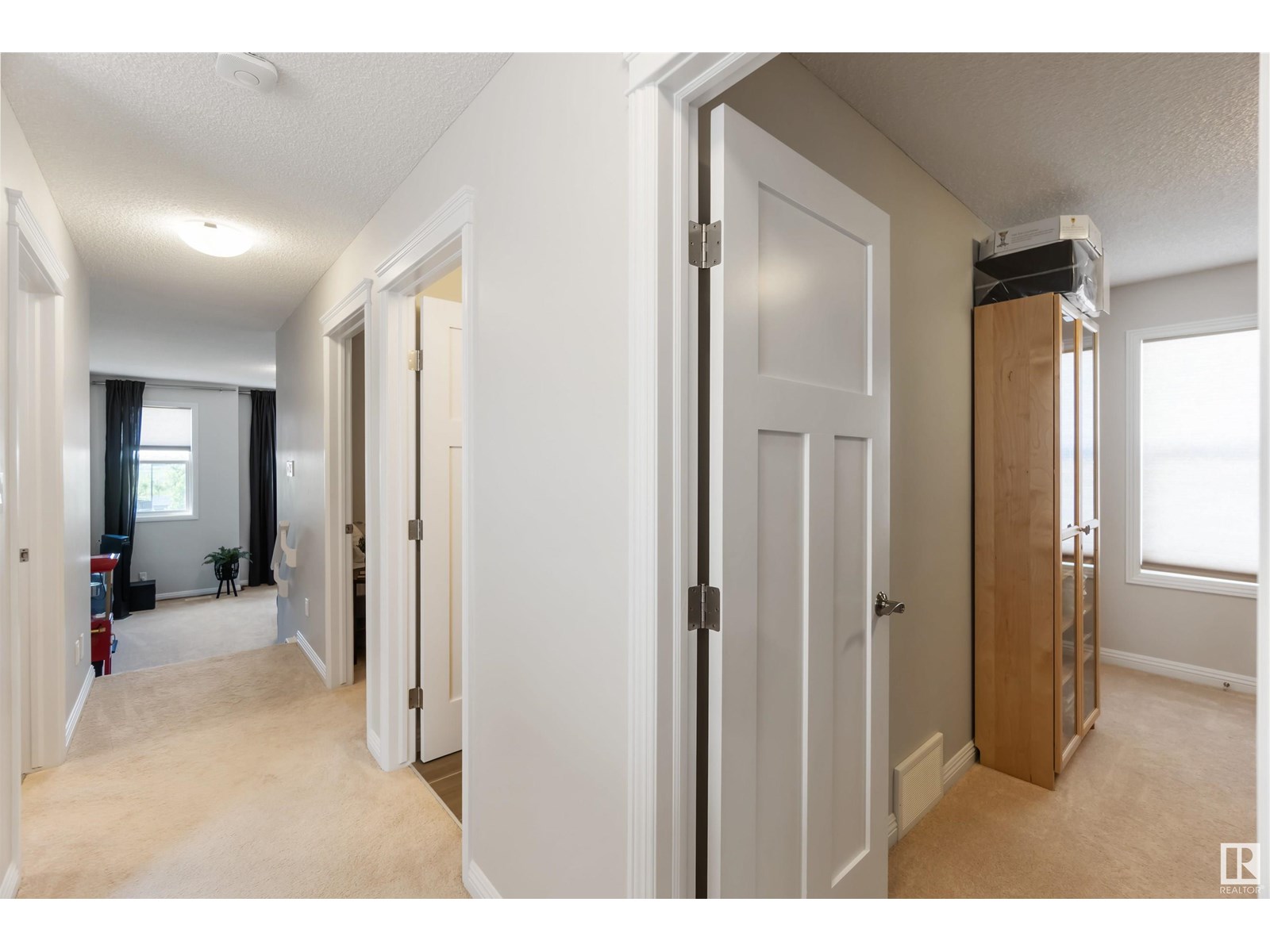Photo 10 of 5321 Schonsee Dr Nw Nw, Edmonton AB