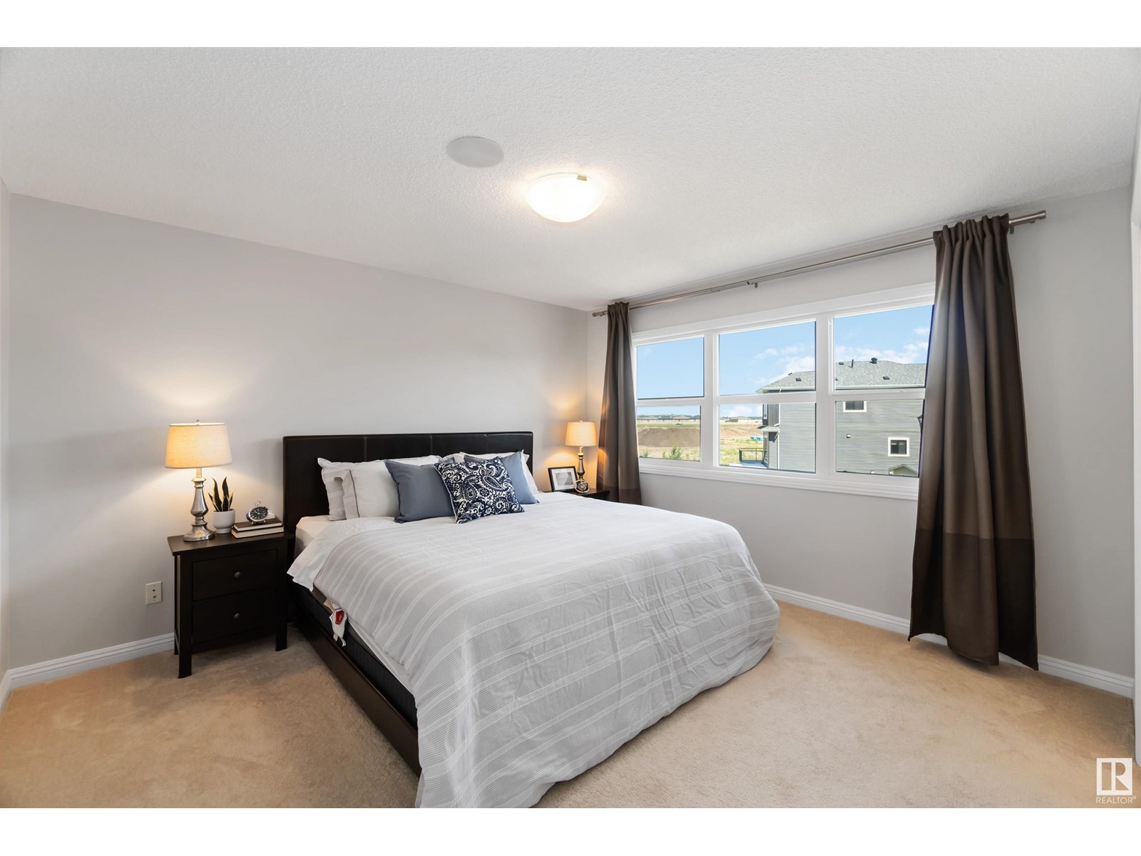 Photo 22 of 5321 Schonsee Dr Nw Nw, Edmonton AB